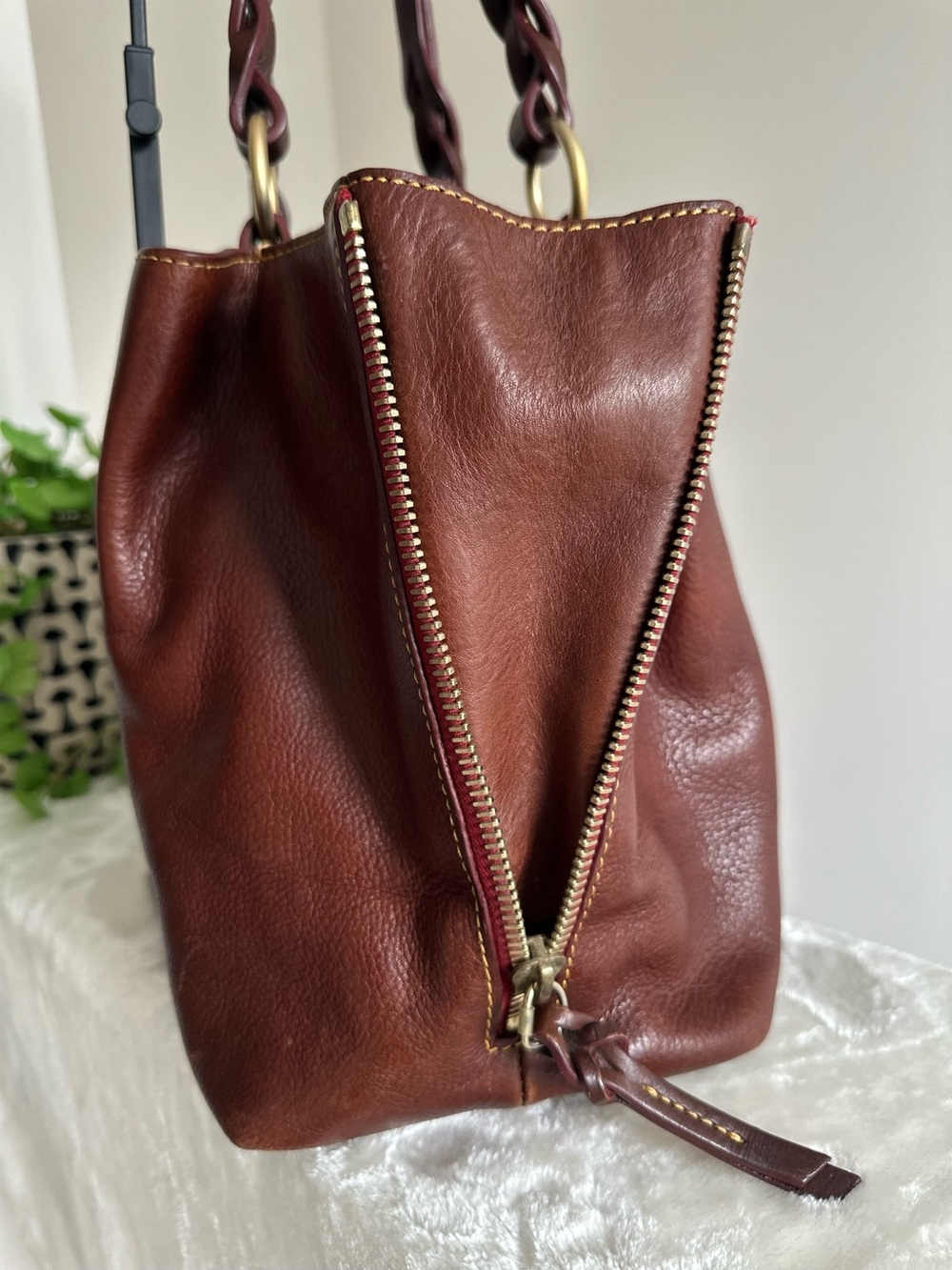 Dooney & Bourke Large Zip Chestnut Florentine Barlow Bag - Picture 8 of 12